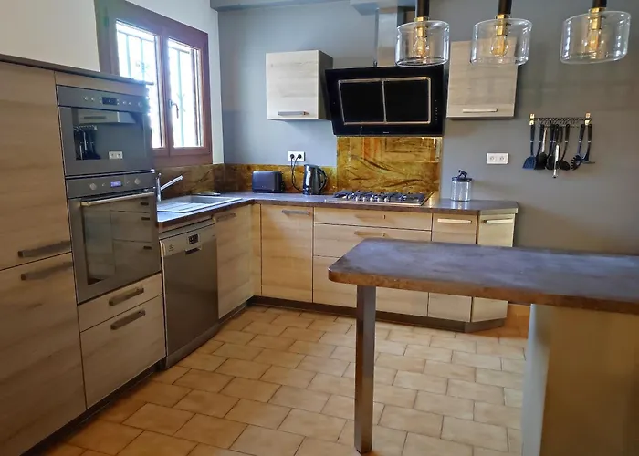 Charmante Avec Piscine A 8 Minutes D'uzes